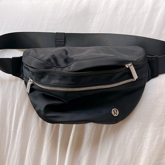 lululemon athletica Handbags - LULULEMON City Adventurer Belt Bag 2.5L
